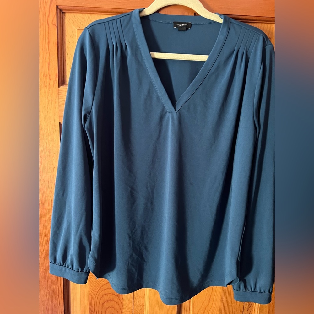 Ann Taylor Factory V Neck Quality Blouse
